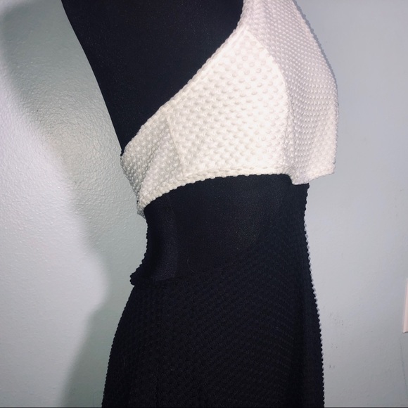 Textured Cutout Dress - Picture 4 of 8